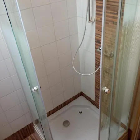 Apartman Apartmanhaz *