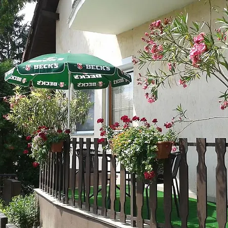 Apartman Apartmanhaz *