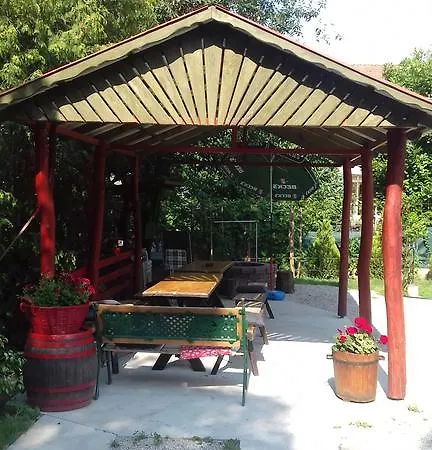 Apartmanhaz Apartman *