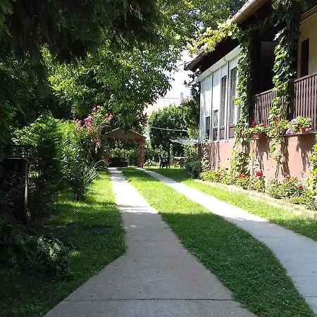 Apartmanhaz Apartman *